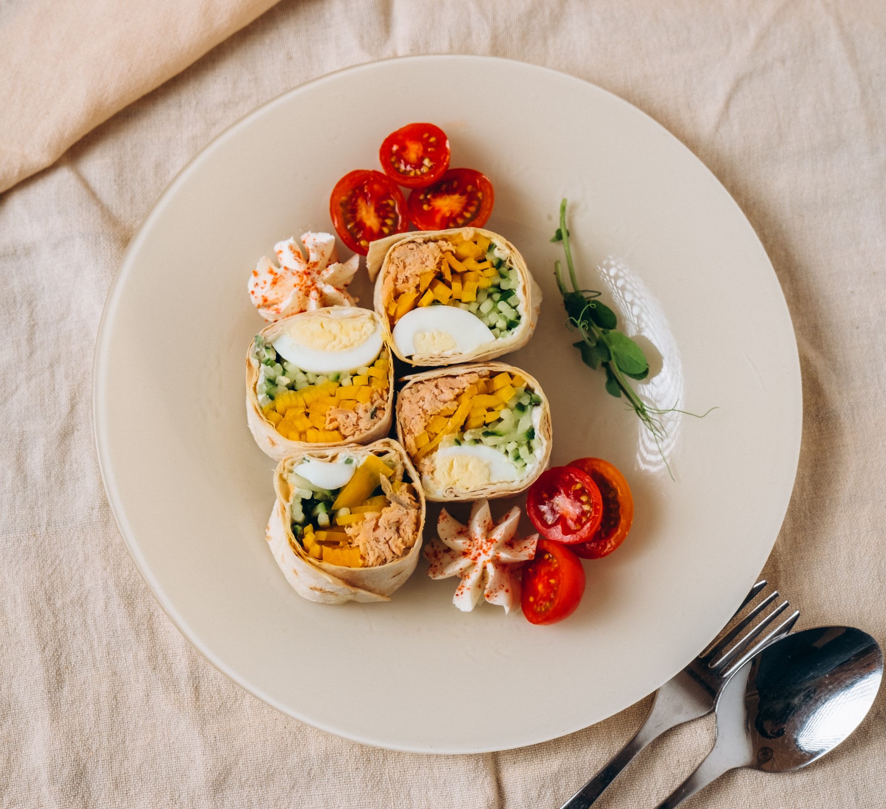 Ролл пшеничный с курицей и яйцом